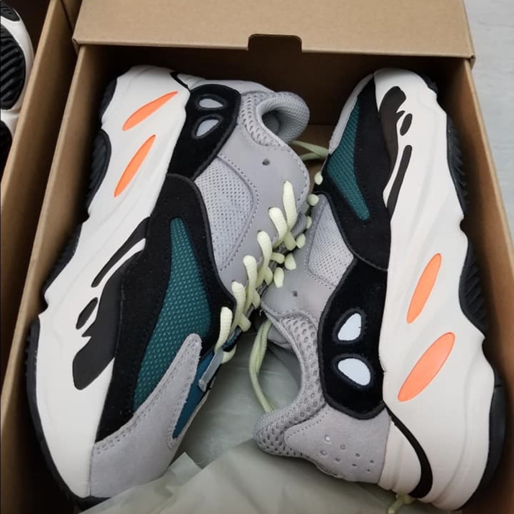 Yeezy wave runner 700